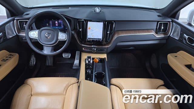 Volvo XC60 2021 — ფოტო 7/20