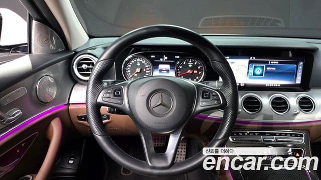 Mercedes-Benz E-Class 2018 — ფოტო 13/20