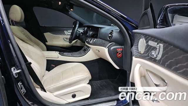 Mercedes-Benz E-Class 2022 — ფოტო 10/20