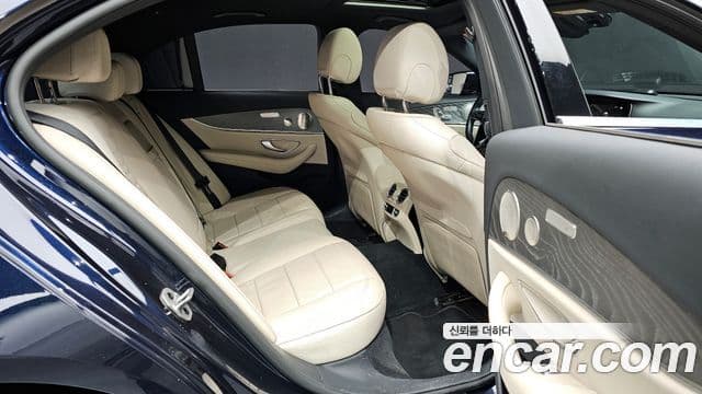 Mercedes-Benz E-Class 2022 — ფოტო 11/20