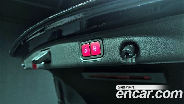 Mercedes-Benz E-Class 2022 — ფოტო 20/20