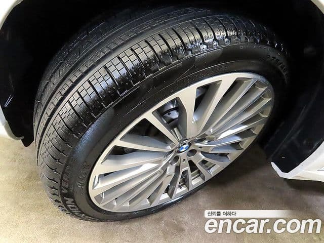 BMW X7 2021 — фото 19 из 20