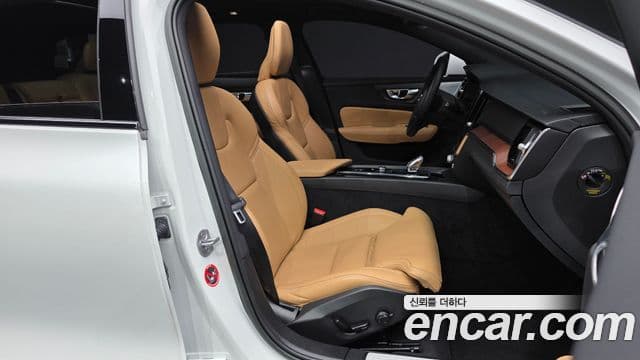 Volvo V60 Cross Country 2022 — Şəkil 11/20
