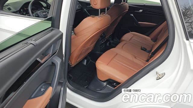 Audi Q5 2021 — ფოტო 13/20