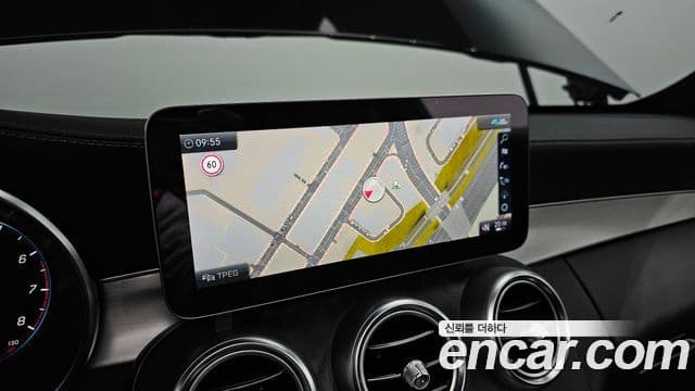 Mercedes-Benz C-Class 2022 — ფოტო 15/20