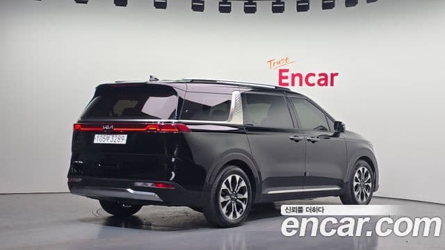 Kia Carnival 2023 — ფოტო 2/20
