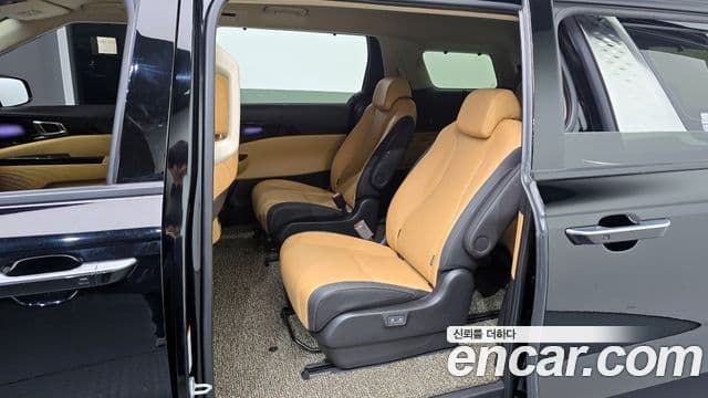 Kia Carnival 2023 — ფოტო 12/20