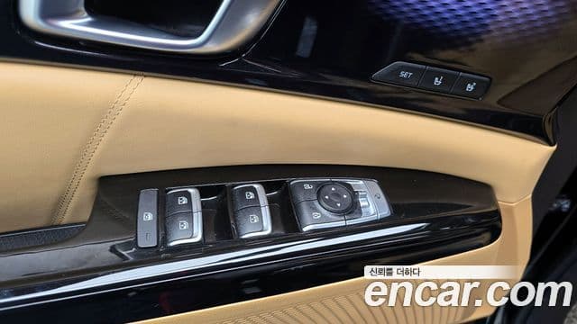 Kia Carnival 2023 — ფოტო 14/20