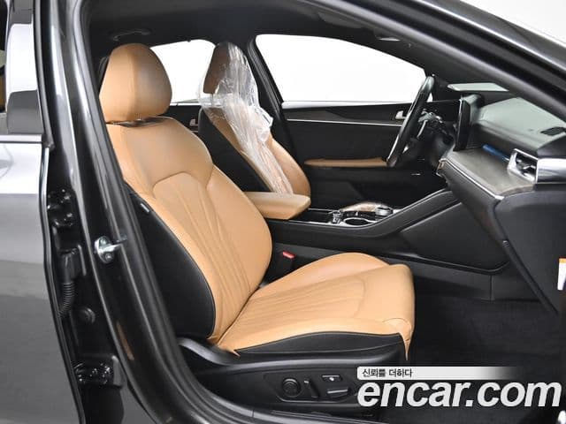 Kia K5 2023 — Şəkil 10/20