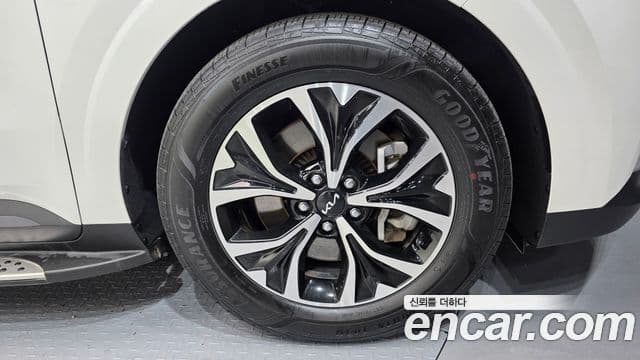 Kia Carnival 2023 — фото 5 из 20