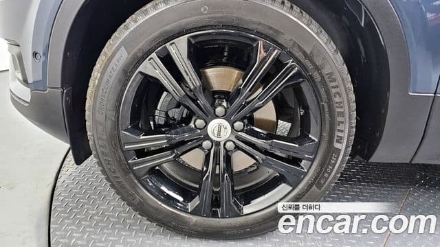 Volvo XC40 2021 — ფოტო 5/20