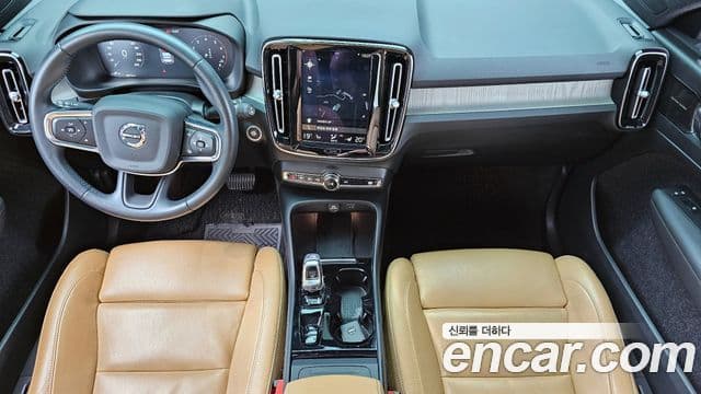 Volvo XC40 2021 — ფოტო 7/20