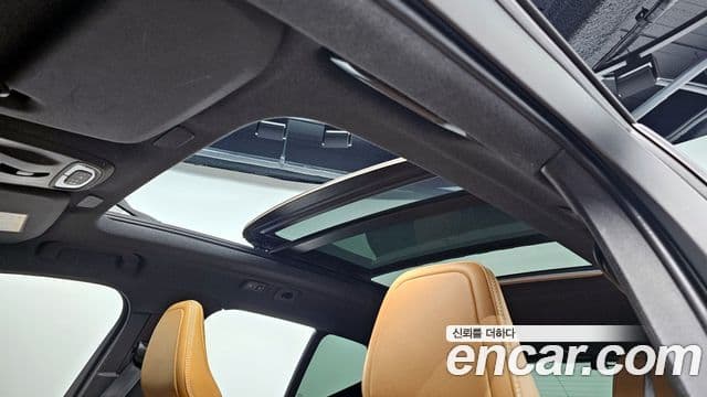 Volvo XC40 2021 — ფოტო 19/20