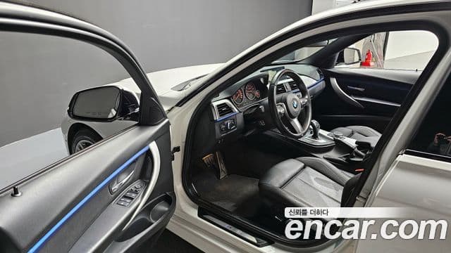 BMW 3 Series 2018 — Фото 10/20