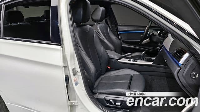 BMW 3 Series 2018 — Фото 12/20