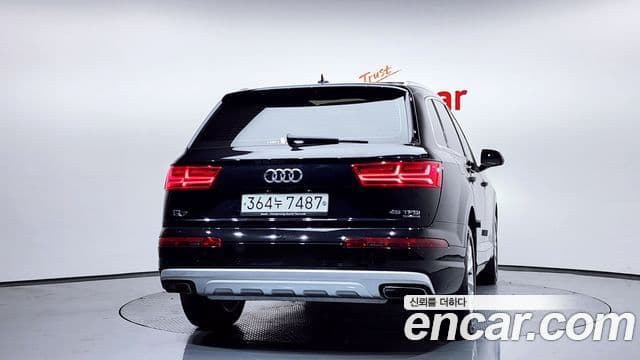 Audi Q7 2019 — Фото 4/20