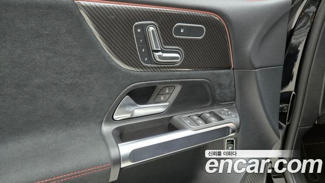 Mercedes-Benz GLB-Class 2025 — Фото 15/17