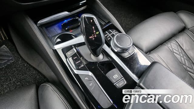 BMW 5 Series 2019 — Şəkil 9/20
