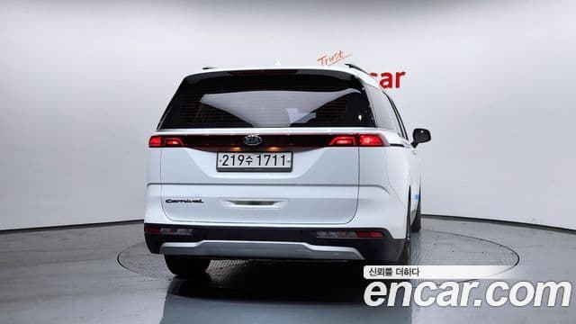 Kia Carnival 2021 — Фото 4/20