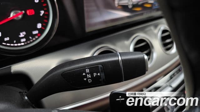 Mercedes-Benz E-Class 2018 — Şəkil 9/20