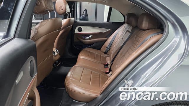 Mercedes-Benz E-Class 2018 — Şəkil 12/20