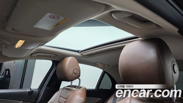 Mercedes-Benz E-Class 2018 — Şəkil 19/20