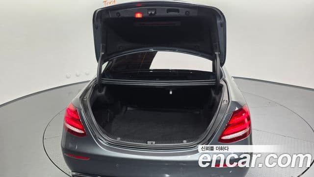 Mercedes-Benz E-Class 2018 — Şəkil 20/20