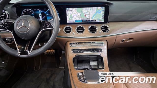 Mercedes-Benz E-Class 2021 — ფოტო 19/20