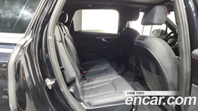 Audi Q7 2021 — Şəkil 12/20