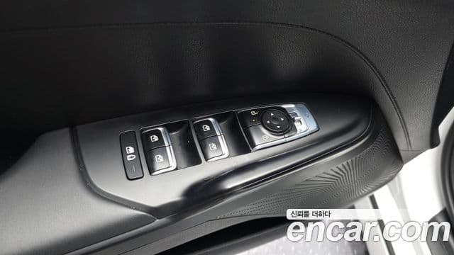 Kia K5 2023 — ფოტო 17/20