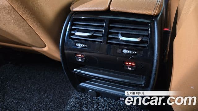 BMW 5 Series 2022 — ფოტო 18/20