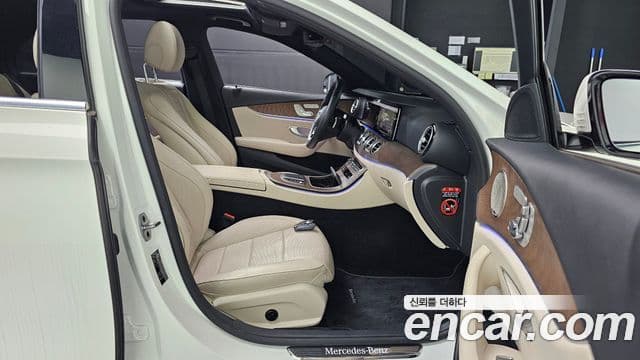 Mercedes-Benz E-Class 2022 — фото 12 из 20
