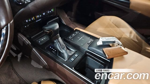 Lexus ES300h 2020 — Şəkil 9/20