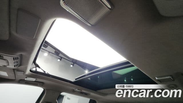 Cadillac Escalade 2021 — ფოტო 18/20
