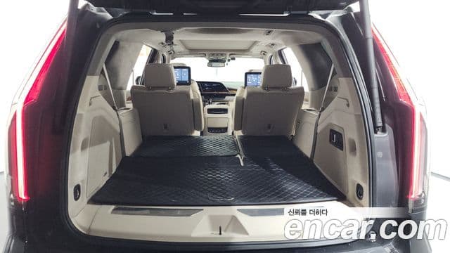Cadillac Escalade 2021 — ფოტო 20/20