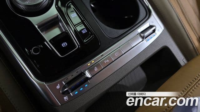 Kia Carnival 2024 — ფოტო 17/20