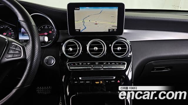 Mercedes-Benz GLC-Class 2018 — Photo 7/20