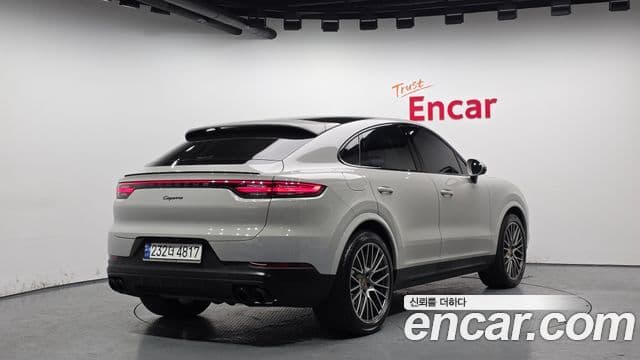 Porsche Cayenne 2023 — Фото 1/20