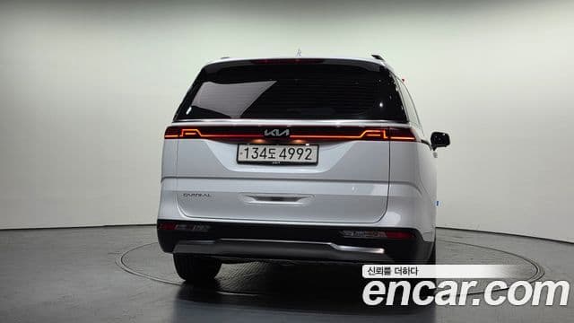 Kia Carnival 2023 — Фото 4/20