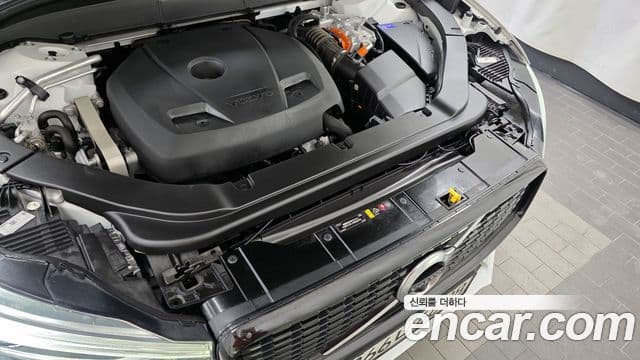 Volvo XC60 2021 — ფოტო 6/20
