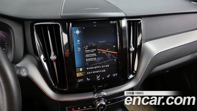 Volvo XC60 2021 — ფოტო 14/20