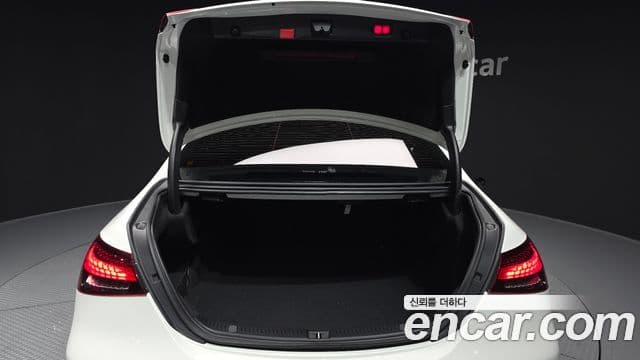 Mercedes-Benz E-Class 2022 — ფოტო 20/20