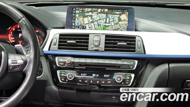 BMW 3 Series 2018 — фото 14 из 20