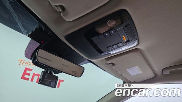 Kia Carnival 2022 — ფოტო 19/20