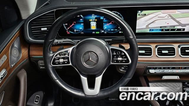 Mercedes-Benz GLE-Class 2021 — Photo 7/20