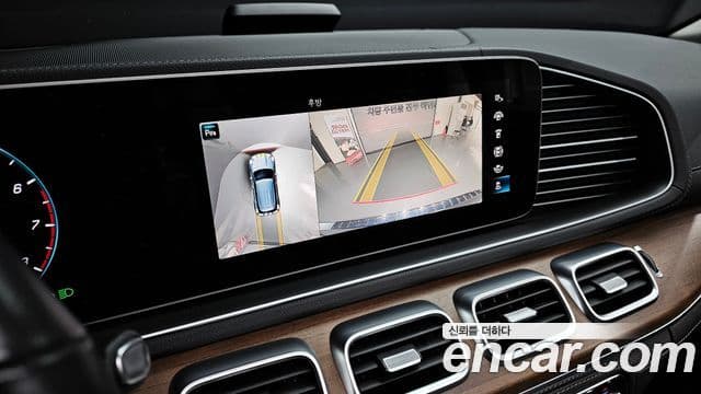 Mercedes-Benz GLE-Class 2021 — Photo 19/20