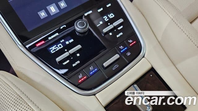 Porsche Panamera 2018 — Photo 24/30