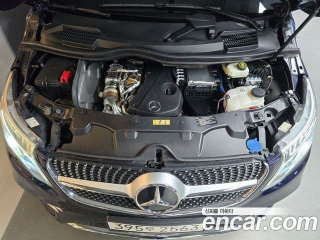 Mercedes-Benz V-Class 2022 — Şəkil 17/20
