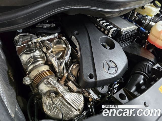 Mercedes-Benz V-Class 2022 — Şəkil 18/20