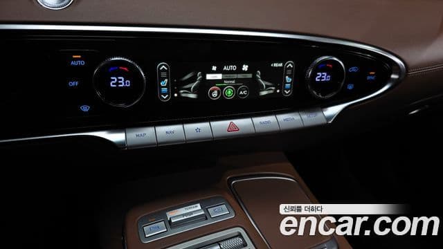 Genesis GV70 2021 — Şəkil 16/20